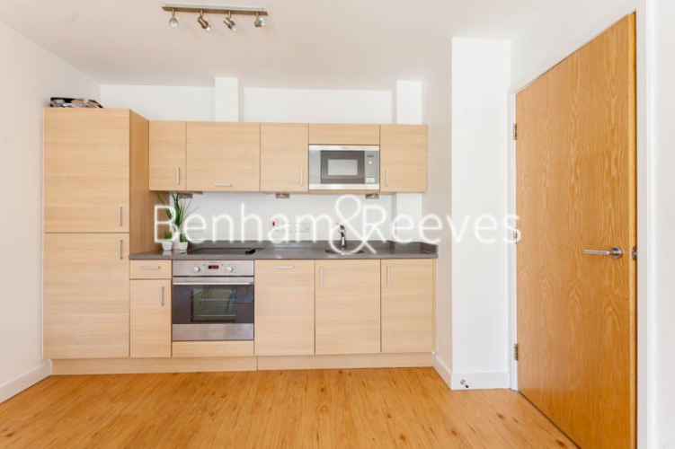1 bedroom(s) flat to rent in Heritage Avenue, Colindale, NW9-image 2