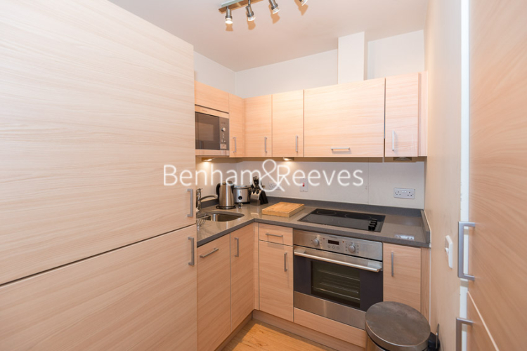 Studio flat to rent in Boulevard Drive, Colindale, NW9-image 2