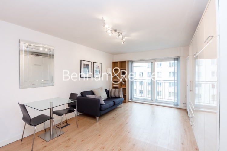 Studio flat to rent in Boulevard Drive, Colindale, NW9-image 1