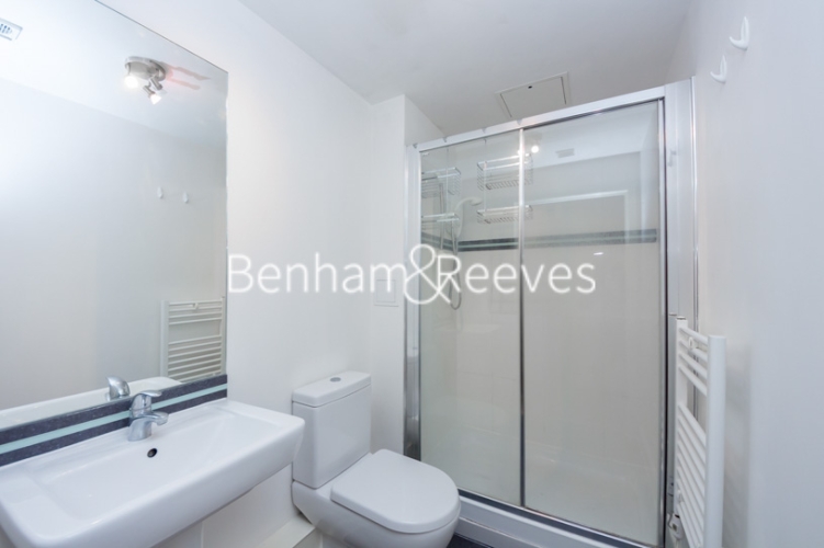 Studio flat to rent in Boulevard Drive, Colindale, NW9-image 3