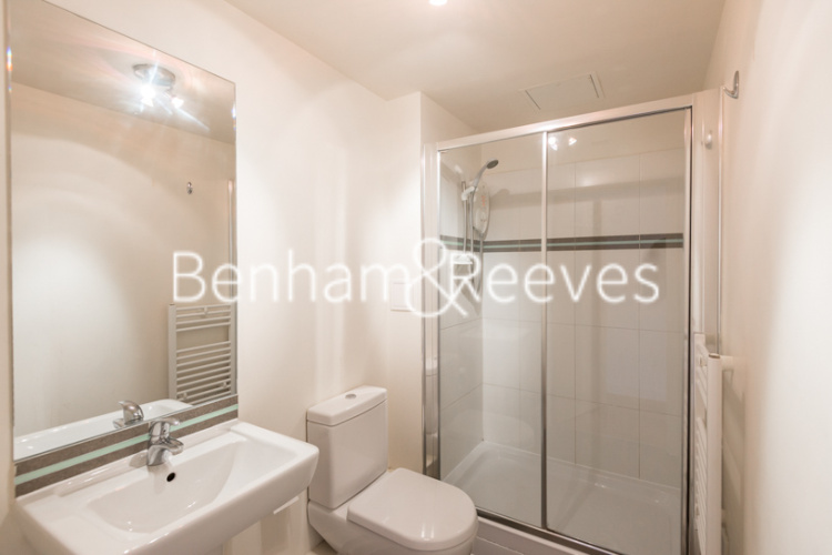 Studio flat to rent in Boulevard Drive, Colindale, NW9-image 3