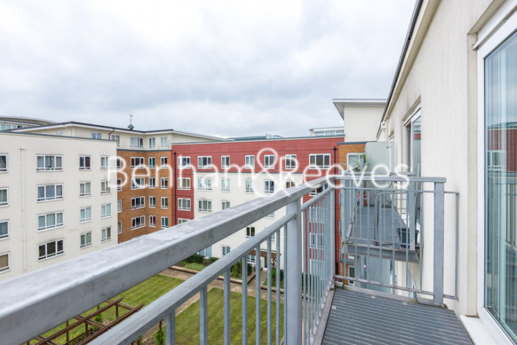 Studio flat to rent in Boulevard Drive, Colindale, NW9-image 4