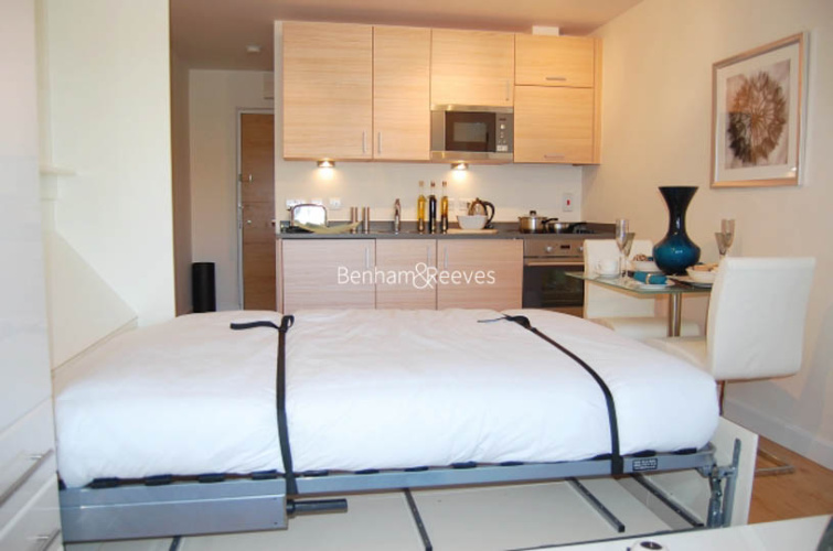 Studio flat to rent in Boulevard Drive, Colindale, NW9-image 3