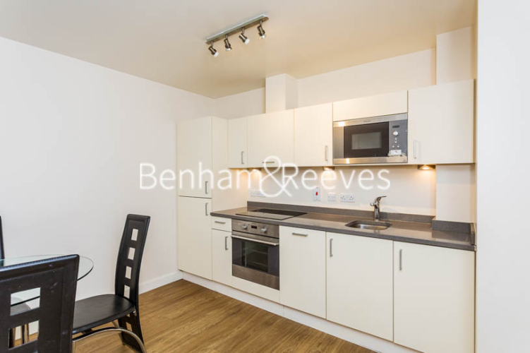 1  bedroom flat to rent in Heritage Avenue, Colindale, NW9-image 2