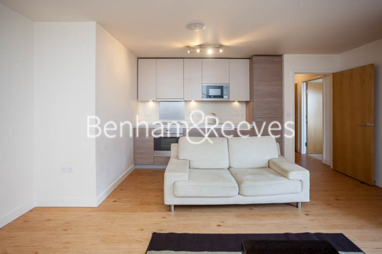 1 bedroom flat to rent in Beaufort Park, Colindale, NW9-image 1