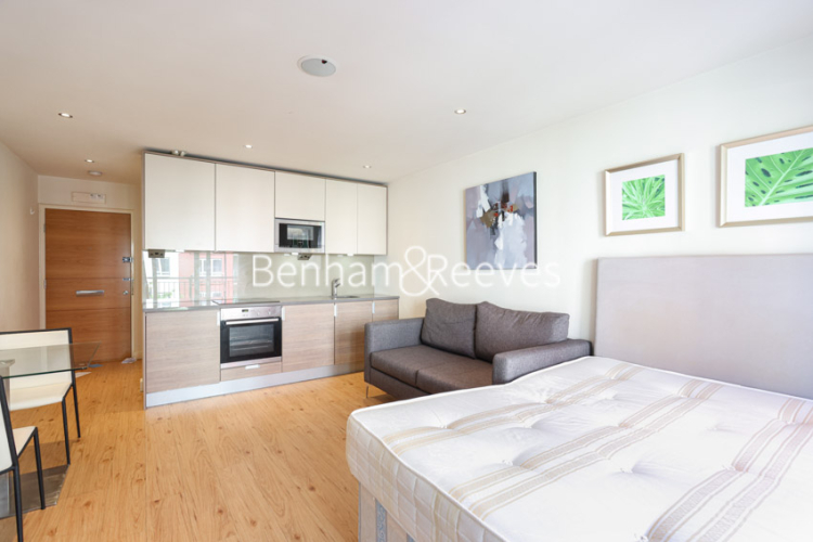 Studio flat to rent in Heritage Avenue, Colindale, NW9-image 3