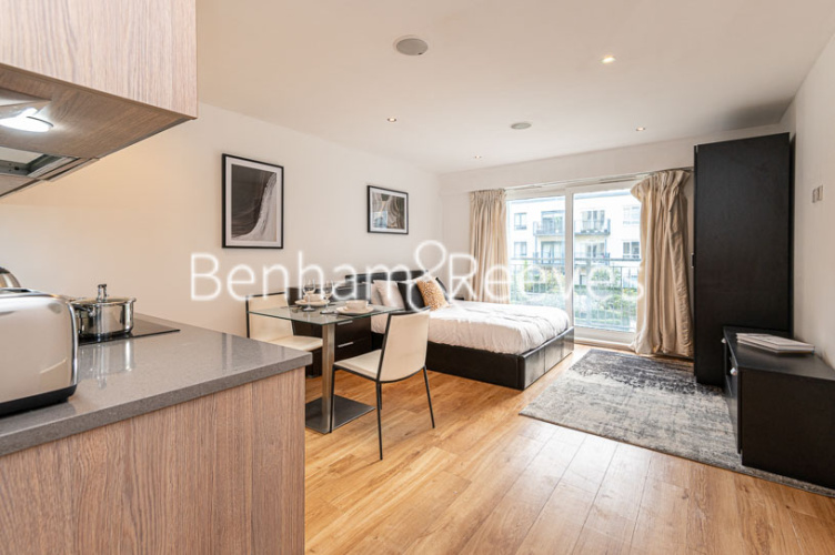 Studio flat to rent in Heritage Avenue, Colindale, NW9-image 1