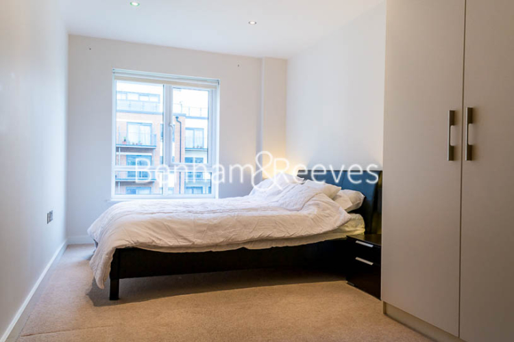 2 bedrooms flat to rent in Curtiss House, Heritage Avenue, NW9-image 2