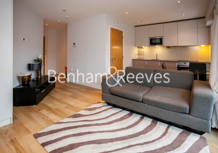 Studio flat to rent in Aerodrome Road, Colindale, NW9-image 4