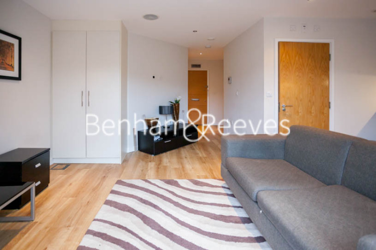 Studio flat to rent in Aerodrome Road, Colindale, NW9-image 6