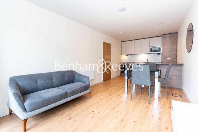 2  bedrooms flat to rent in Heritage Avenue, Beaufort Park, NW9-image 1