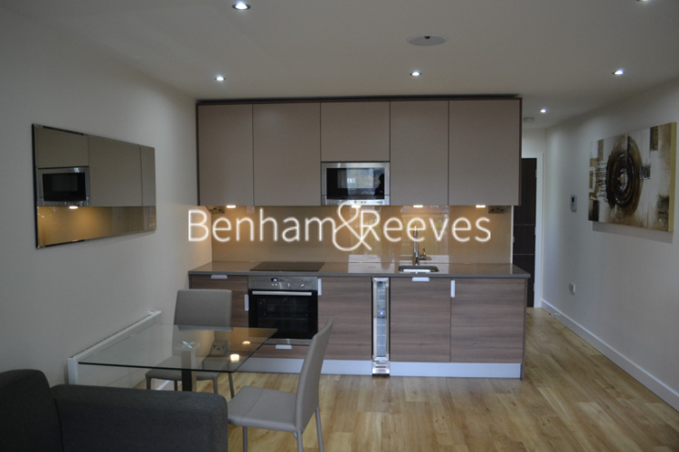 Studio flat to rent in Boulevard Drive, Colindale, NW9-image 2