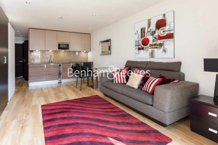 Studio flat to rent in Boulevard Drive, Colindale, NW9-image 1