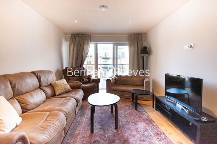 3 bedrooms flat to rent in Boulevard Drive, Colindale, NW9-image 1
