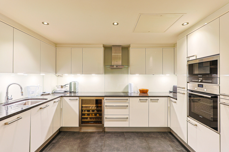 3  bedrooms flat to rent in Boulevard Drive, Colindale, NW9-image 2