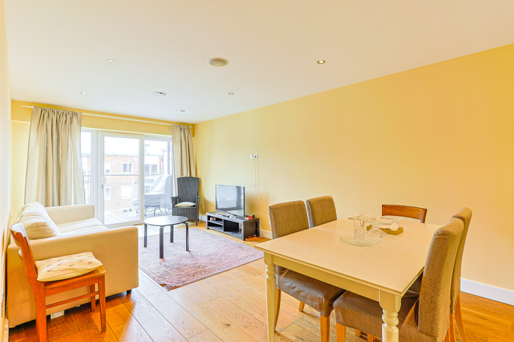 3 bedrooms flat to rent in Boulevard Drive, Colindale, NW9-image 3