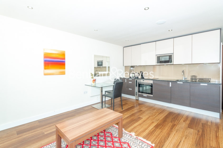 Studio flat to rent in Aerodrome Road, Colindale, NW9-image 5