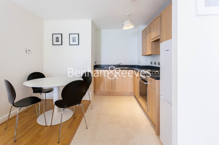 1  bedroom flat to rent in Tanner Close, Colindale, NW9-image 2