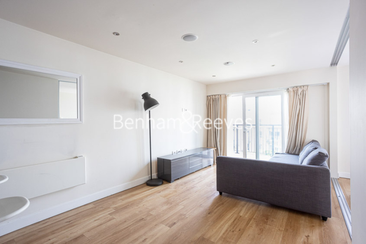 1 bedroom flat to rent in Aerodrome Road, Collindale, NW9-image 1