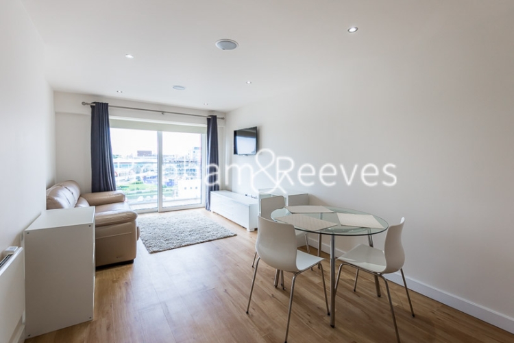 1 bedroom flat to rent in East Drive, Colindale, NW9-image 1