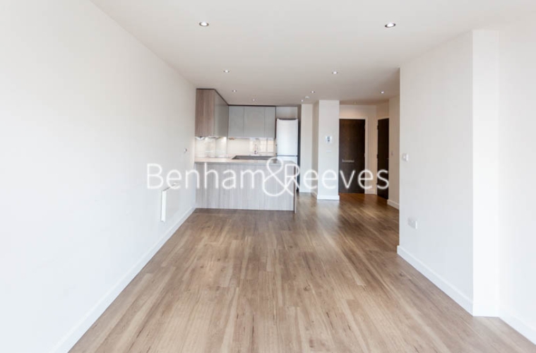 1  bedroom flat to rent in East Drive, Collindale, NW9-image 1