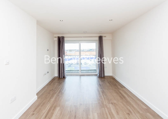 1  bedroom flat to rent in East Drive, Collindale, NW9-image 2