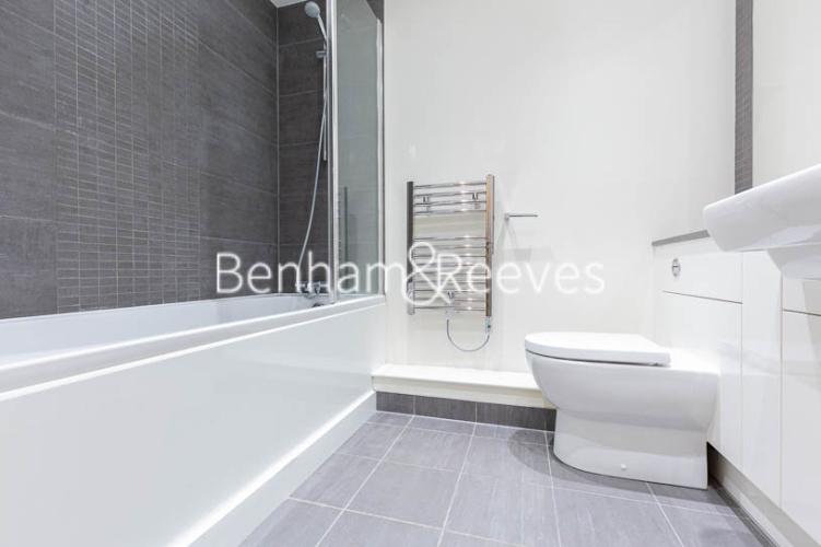 2 bedroom(s) flat to rent in Heritage Avenue, Colindale, NW9-image 4