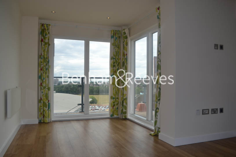 2 bedroom(s) flat to rent in Heritage Avenue, Colindale, NW9-image 11