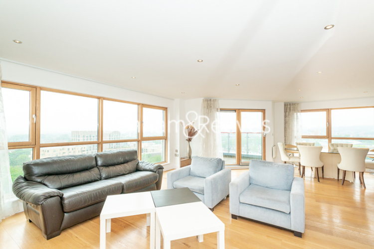 3 bedrooms flat to rent in Heritage Avenue, Colindale, NW9-image 1