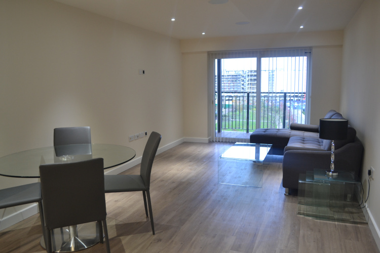 2  bedrooms flat to rent in Aerodrome Road, Colindale, NW9-image 1
