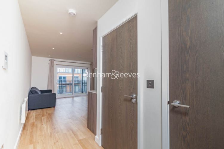 Studio flat to rent in Aerodrome Road, Colindale, NW9-image 6