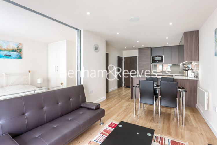 1  bedroom flat to rent in Boulevard Drive, Colindale, NW9-image 1