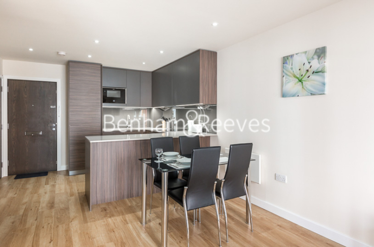 1 bedroom flat to rent in Boulevard Drive, Colindale, NW9-image 2