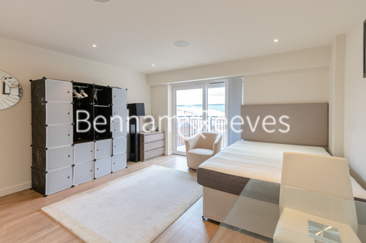 Studio flat to rent in Beaufort Square, Beaufort Park, NW9-image 6
