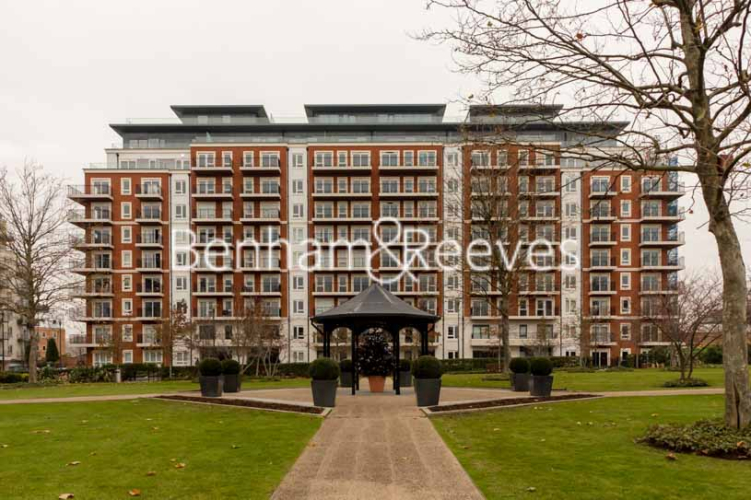 Studio flat to rent in Beaufort Square, Colindale, NW9-image 1