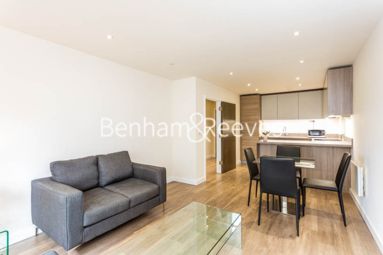 1  bedroom flat to rent in Beaufort Square, Colindale, NW9-image 1