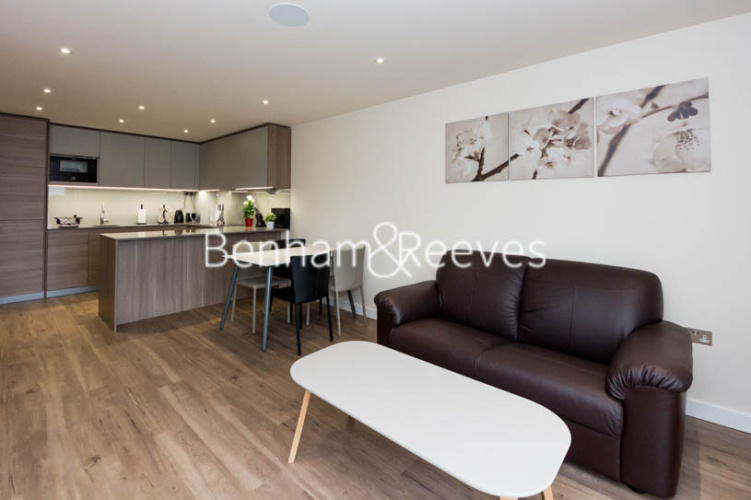 1  bedroom flat to rent in Beaufort Square, Colindale, NW9-image 1