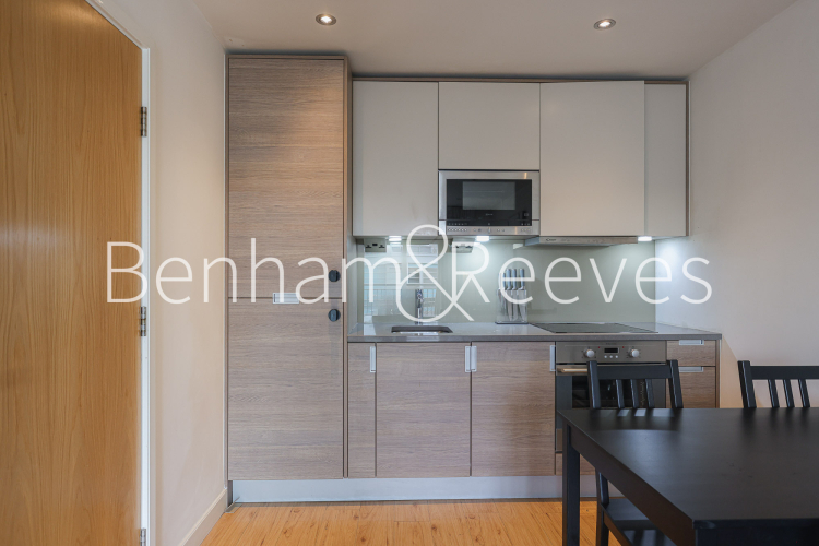 1 bedroom flat to rent in Heritage Avenue, Beaufort Park, NW9-image 2