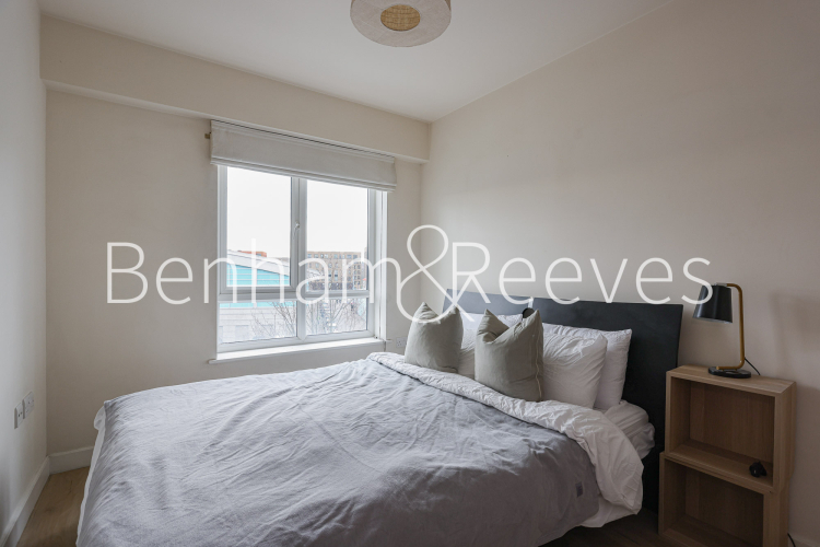 1  bedroom flat to rent in Heritage Avenue, Beaufort Park, NW9-image 3