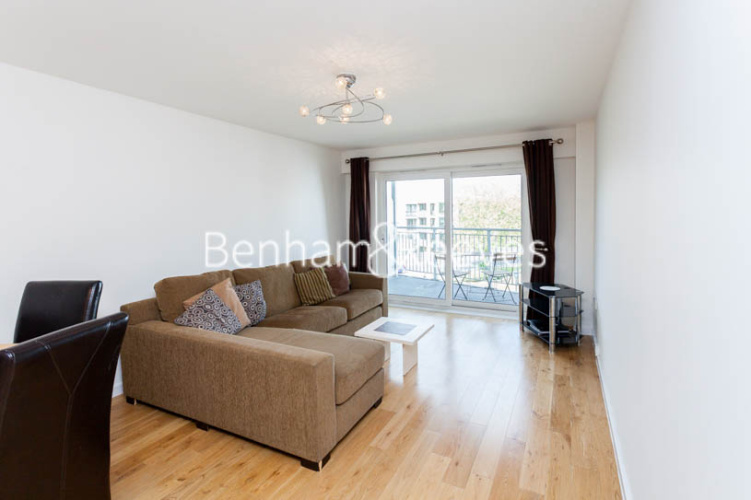 2  bedrooms flat to rent in Boulevard Drive, Beaufort Square, NW9-image 1