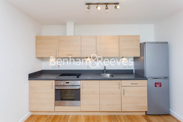 2  bedrooms flat to rent in Boulevard Drive, Beaufort Square, NW9-image 2
