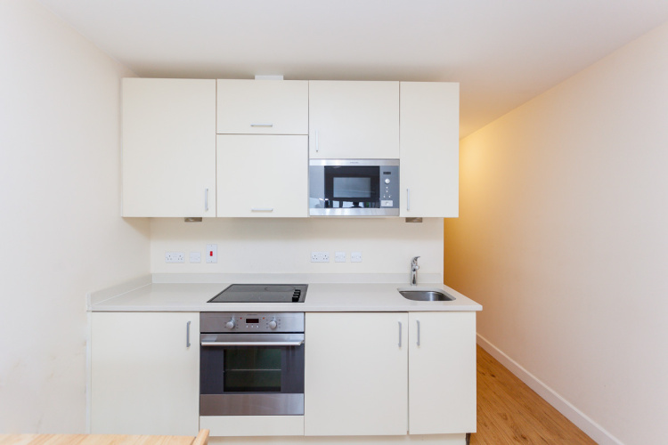 Studio flat to rent in Boulevard Drive, Colindale, NW9-image 3