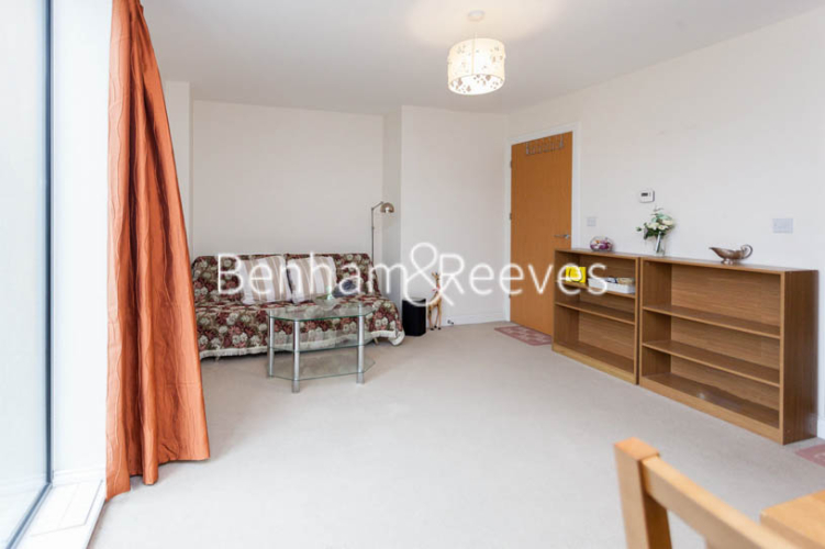 1 bedroom flat to rent in Needleman Close, Colindale, NW9-image 1