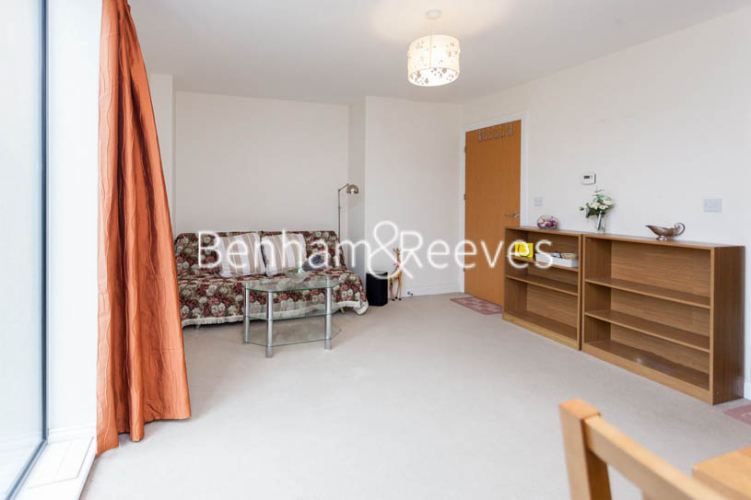 1  bedroom flat to rent in Needleman Close, Colindale, NW9-image 1