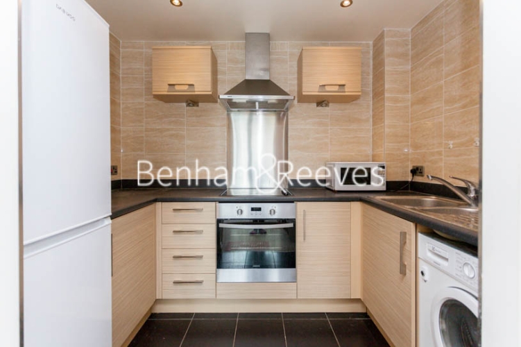 1 bedroom flat to rent in Needleman Close, Colindale, NW9-image 2