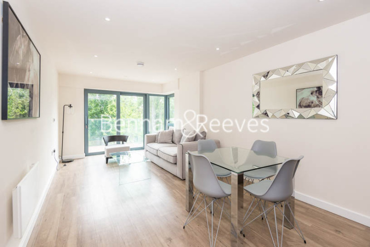 2  bedrooms flat to rent in Beaufort Square, Colindale, NW9-image 1