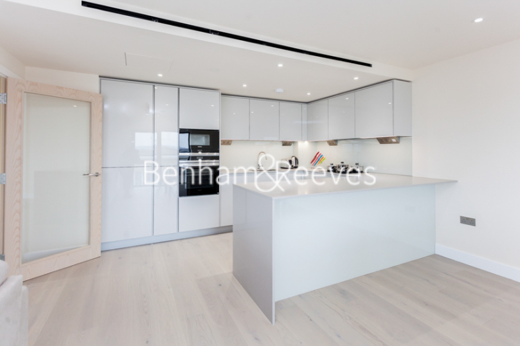 3  bedrooms flat to rent in Beaufort Square, Colindale, NW9-image 2