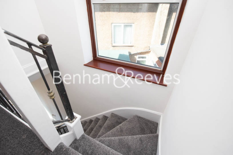 3  bedrooms flat to rent in Fairfields Close, Kingsbury, NW9-image 10