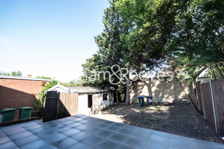 3  bedrooms flat to rent in Fairfields Close, Kingsbury, NW9-image 11