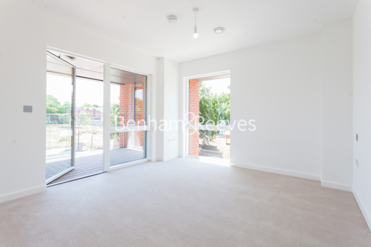 4 bedrooms flat to rent in Thonrey Close, Colindale, NW9-image 3